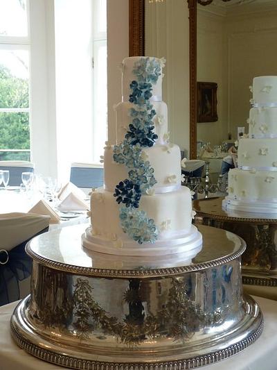 Blue hydrangeas - Cake by Melissa Woodland Cakes
