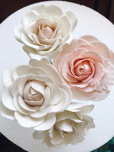 Gumpaste roses - Cake by Cake Est.