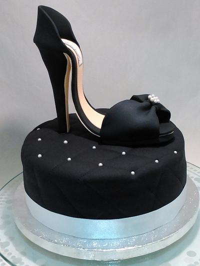 Heeled shoes modeling without mold. - Cake by elrincondeldulce