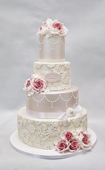 Lace and pearls. - Cake by Sannas tårtor