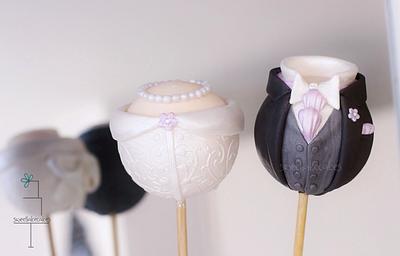 Bride & Groom cake topper - Cake by Tamara