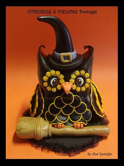 HALLOWEEN OWL - Cake by Ana Remígio - CUPCAKES & DREAMS Portugal