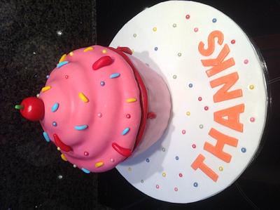 Giant cupcake - Cake by Lanamaycakes