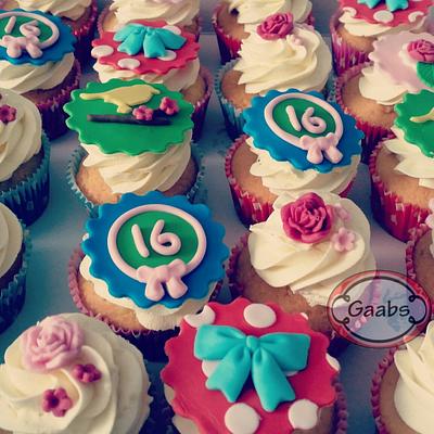 sweet 16 cupcakes - Cake by Gaabs