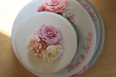 Roses - Cake by Laura Galloway 