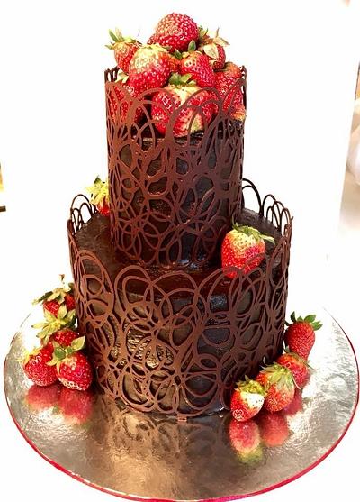 Strawberries and chocolate lace  - Cake by The Pouff