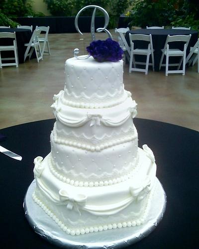 Lace and bows - Cake by Laurie