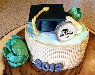 Burlap Rustic Graduation - 2019 - Cake by Cup N Cakes a la C'ART by Karen
