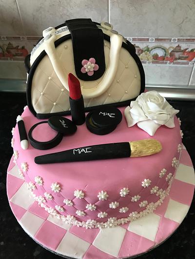 Makeup/handbag cake - Cake by Becky's Cakes Spain