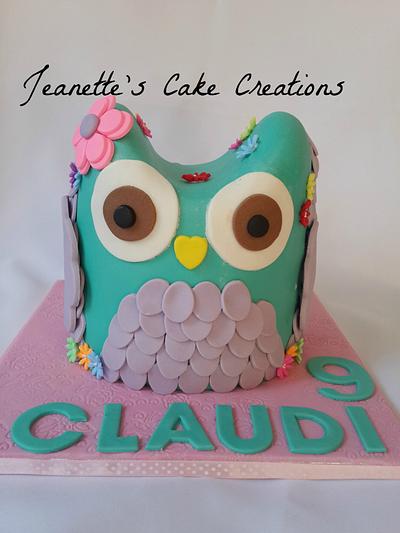 Little owl cake - Cake by Jeanette's Cake Creations and Courses