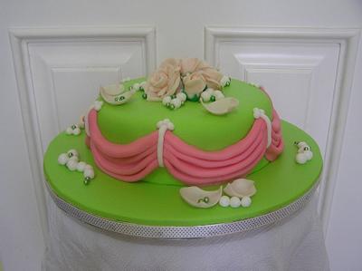 Little cake with nude roses - Cake by Barbora Cakes