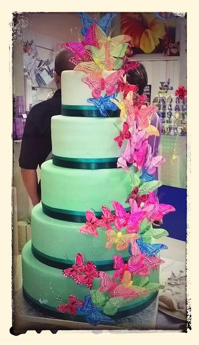 cascading butterflies for a "green" b-day - Cake by Cristiana Ginanni