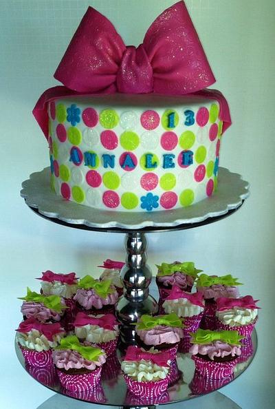 Polka Dots, Bows and Sparkle for AnnaLee's 13th birthday - Cake by The Vagabond Baker