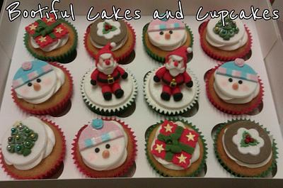 christmas Cupcakes - Cake by bootifulcakes