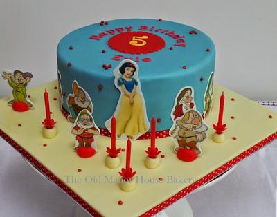 Snow White Birthday Cake - Cake by The Old Manor House Bakery - Lisa Kirk