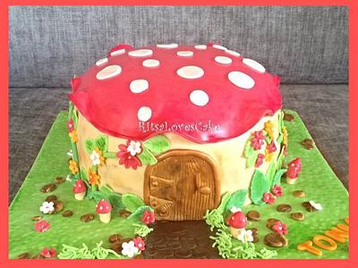 Toadstool House - Cake by Ritsa Demetriadou