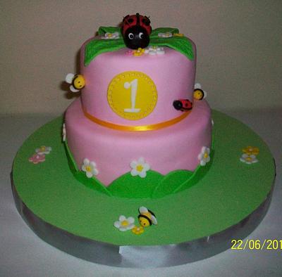 First year old, bee and ladybug cake - Cake by Adriana Vigas