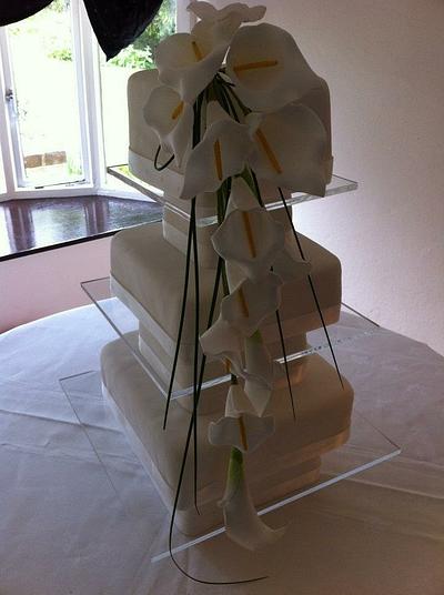 White lily cake  - Cake by Adelicious_cake