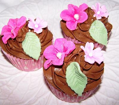 Floral Cuppies - Cake by Sandra's cakes