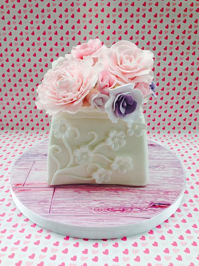 Mother's Day vase with sugar flowers - Cake by Sweet Designs by Jo
