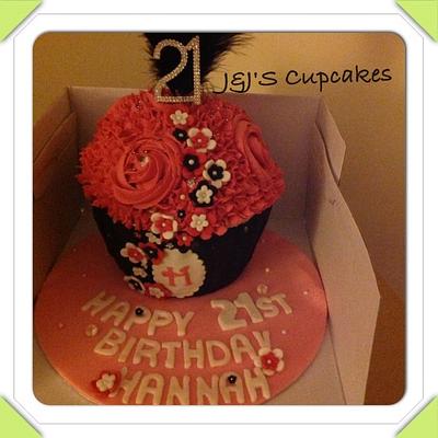 My first Giant Cupcake!  - Cake by Jodie Taylor