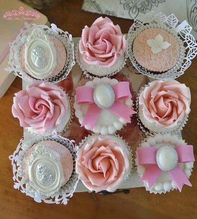 Vintage Cupcakes  - Cake by Sumaiya Omar - The Cake Duchess 
