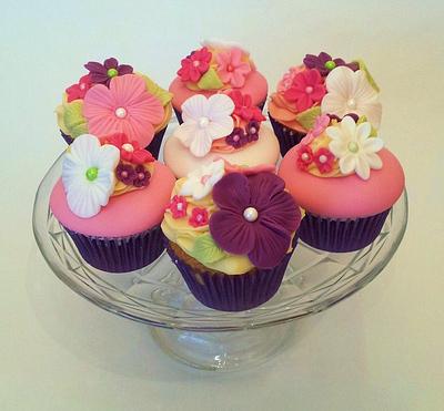 Pink Flower Cupcakes - Cake by Sarah Poole