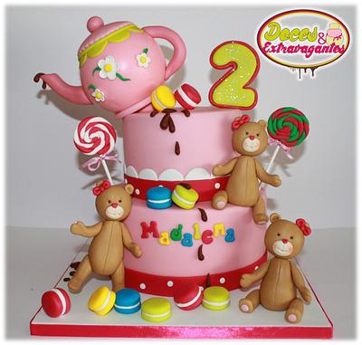 Teddy and Macarons! - Cake by Doces & Extravagantes