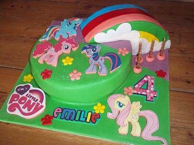 My Little Pony - Cake by femmebrulee