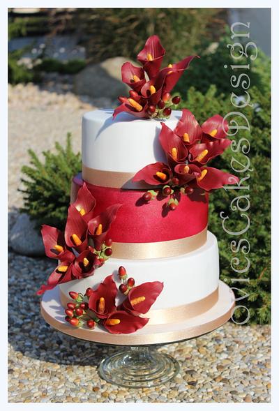 bordeaux calla lilies wedding cake - Cake by Martina Sille