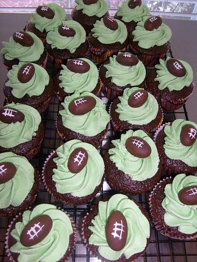 Football Cupcakes - Cake by Pamela