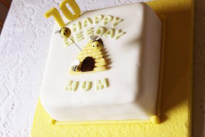 Bee birthday cake - Cake by Sugar&Lace Cake Company