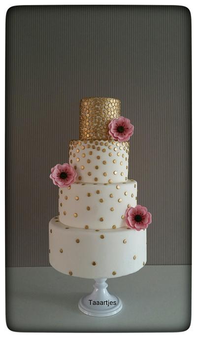 Golden Dots Cake  - Cake by Taaartjes