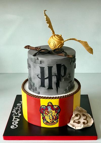 Harry Potter  - Cake by Lorraine Yarnold