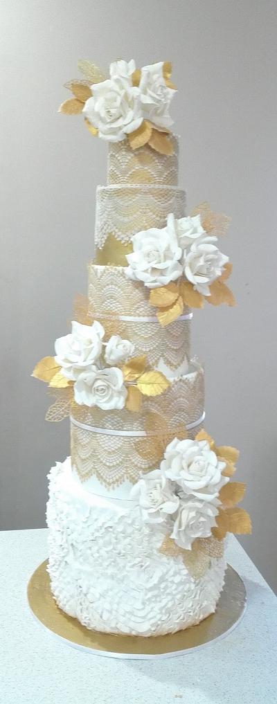 Wedding cake in white and gold - Cake by Bistra Dean 
