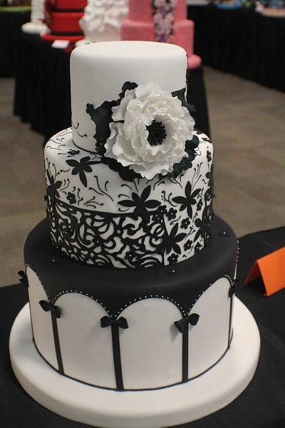The Peony in Black and White - Cake by Mónica Muñante Legua