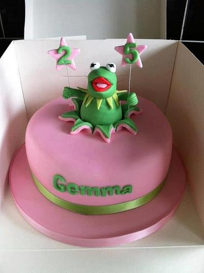 Kermit cake and matching cupcakes - Cake by Carrie