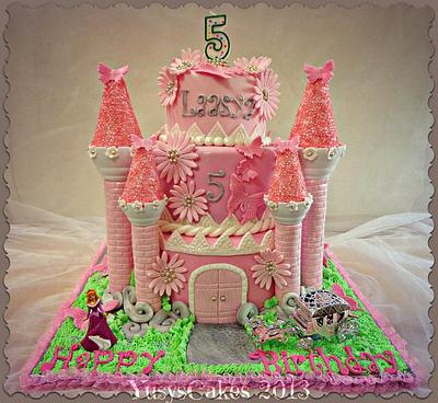Castle Cake - Cake by Yusy Sriwindawati