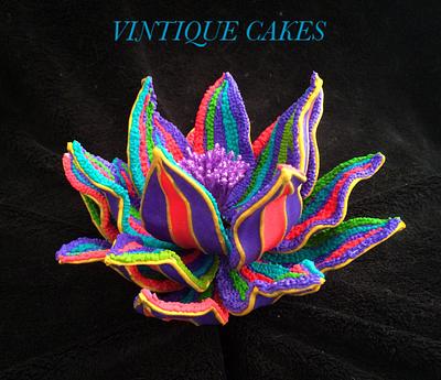 Bohemian lotus sugar flower - Cake by Vintique Cakes (Anita) 