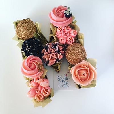 Happy "M"other's Day - Cake by Sophia Mya Cupcakes (Nanvah Nina Michael)