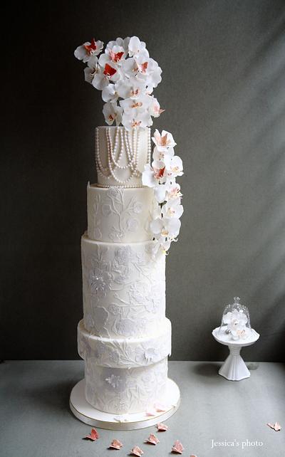 White Wedding Sparkle - Cake Central Magazine vol. 5 Issue 3  - Cake by Jessica MV