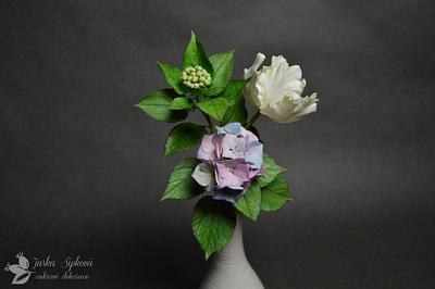 Hydrangea, Tulip - Cake by JarkaSipkova