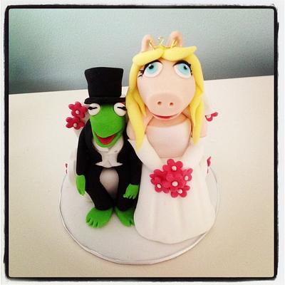 Miss Piggy and Kermit wedding cake topper - Cake by Samantha Tempest