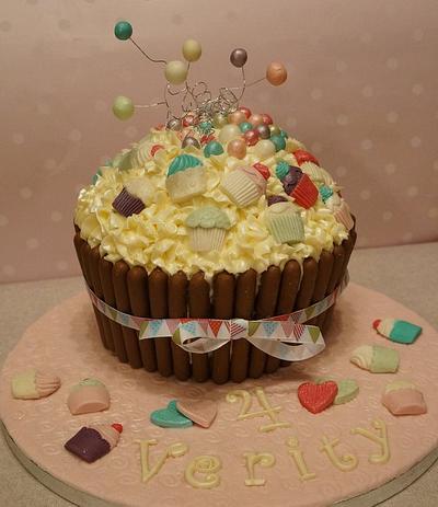 Cupcake Themed Giant Cupcake - Cake by Gills Cupcake Corner