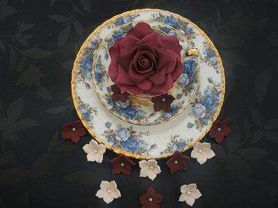 Gumpaste rose cake topper - Cake by Crescentcakes