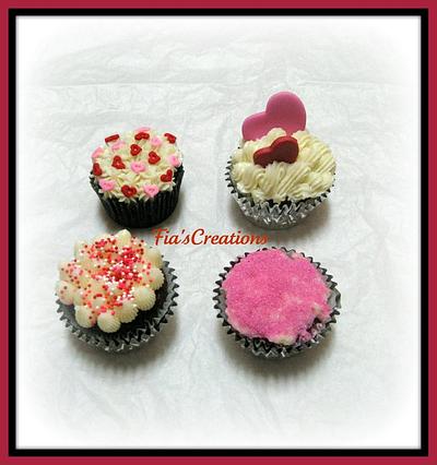 Valentine Cupcakes - Cake by FiasCreations