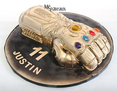 infinity gauntlet - Cake by Mé Gâteaux