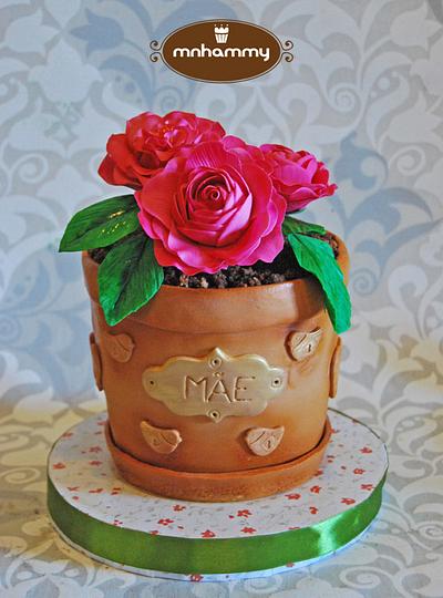 Camellia Vase - Cake by Mnhammy by Sofia Salvador