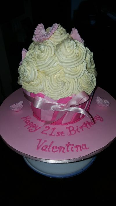 Giant cupcake  - Cake by Vicky
