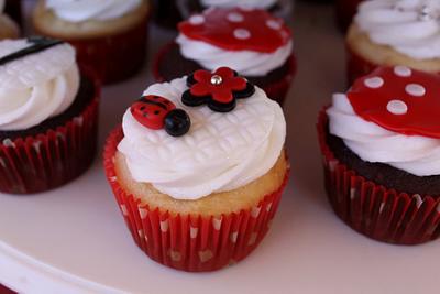 Ladybug cupcakes - Cake by Jewell Coleman